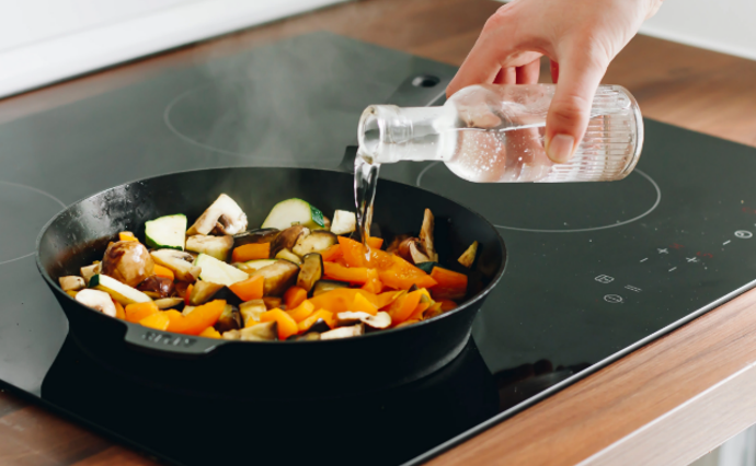 Mikrowelle oder Pfanne Essen wärmen